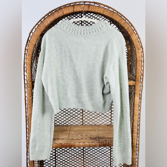 H&M Sweater Women XS Mint Green Faux Pearl Beaded Neck Crop Long Sleeve - Picture 3 of 4